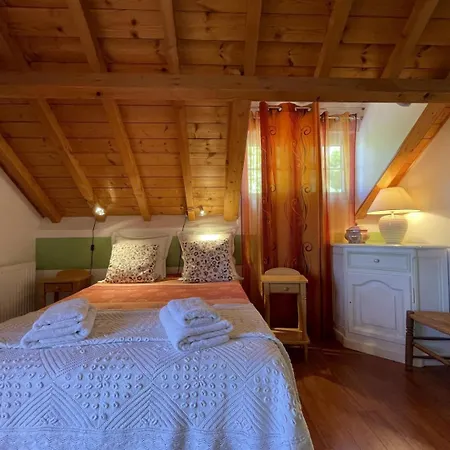 Les De La Maison Bleue D'estialescq * Estialescq