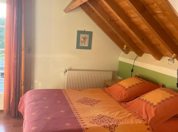 Lägenhet Les De La Maison Bleue D'estialescq Estialescq