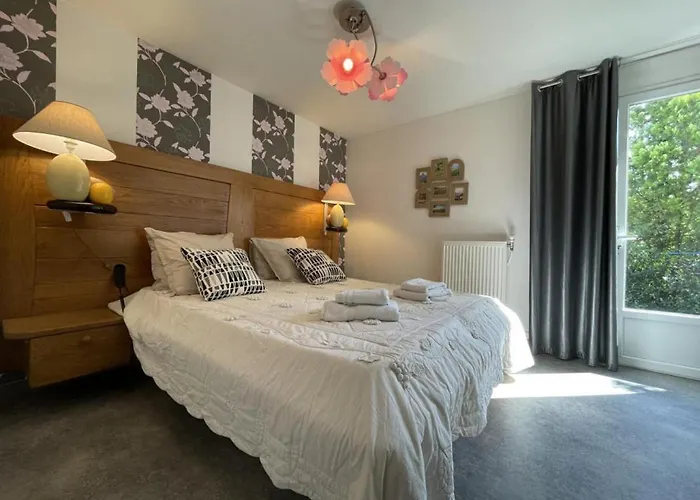 Lägenhet Les De La Maison Bleue D'estialescq