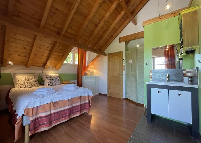 Lägenhet Les De La Maison Bleue D'estialescq Estialescq