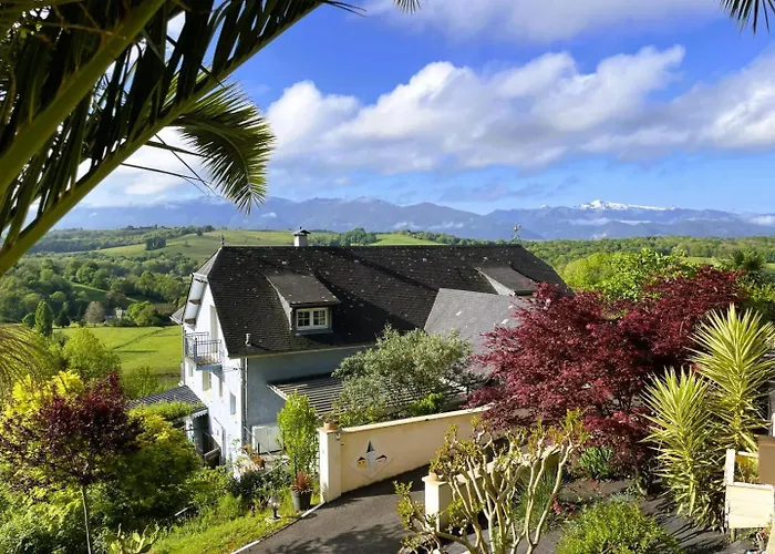 Les De La Maison Bleue D'estialescq