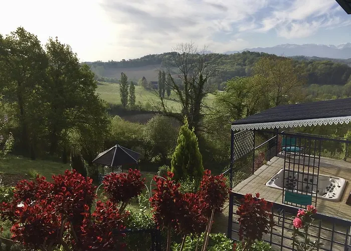 Les De La Maison Bleue D'estialescq *