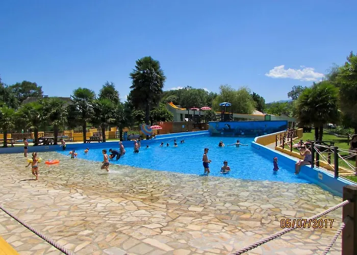 Les De La Maison Bleue D'estialescq